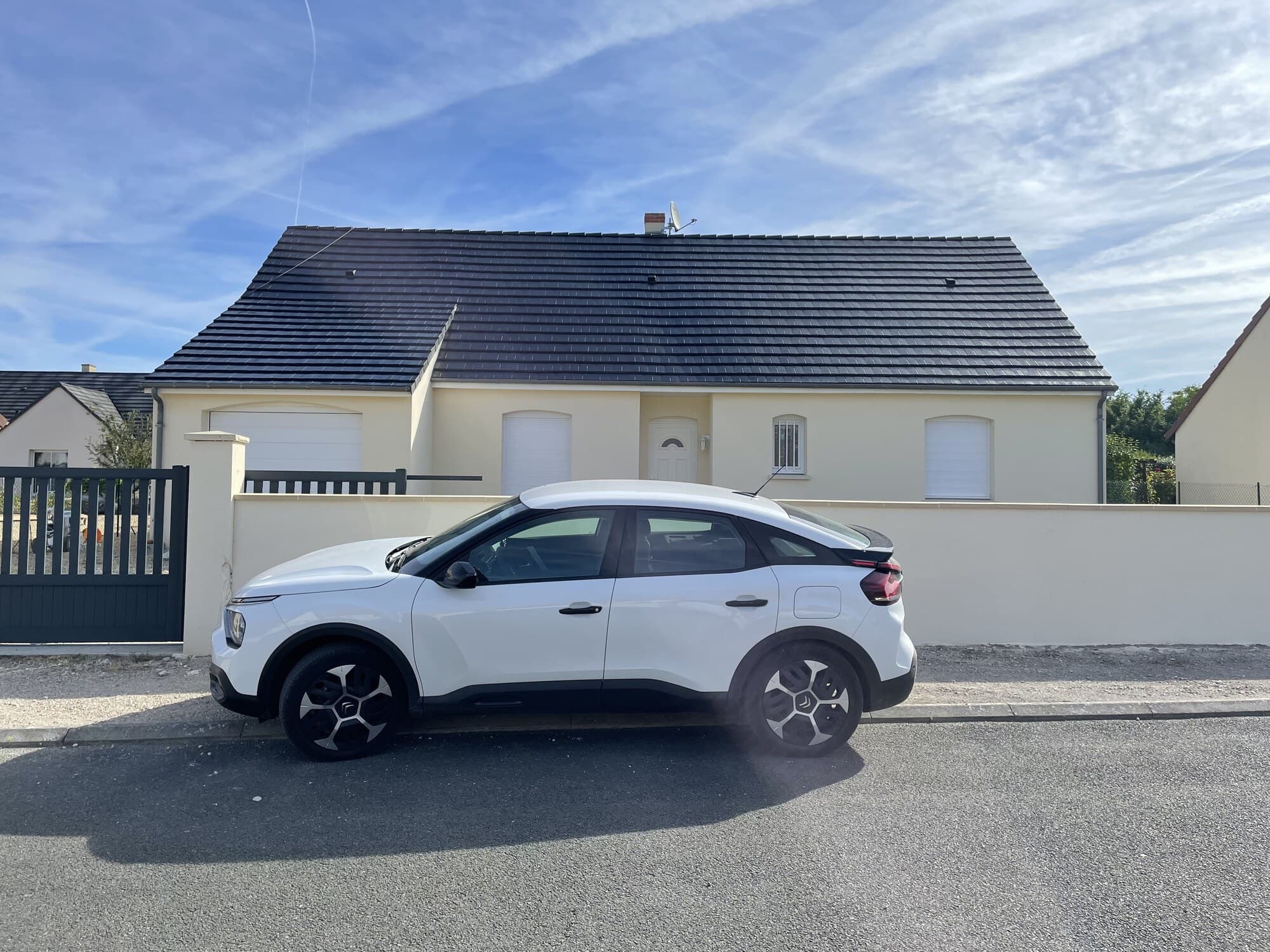 Maison individuelle vue depuis la rue