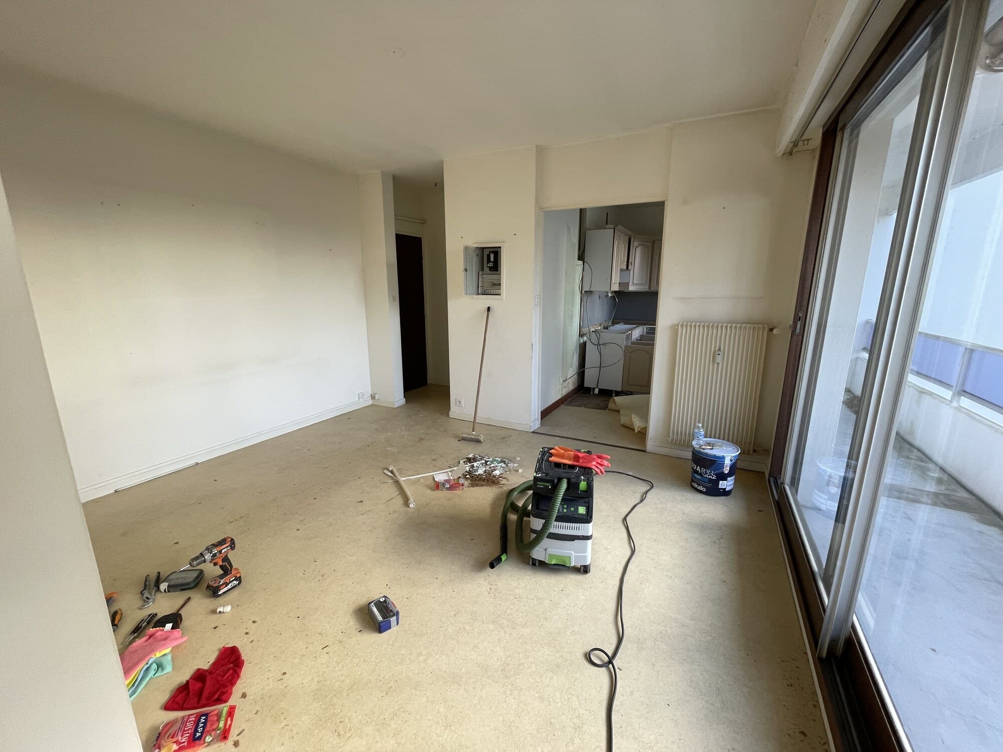 Chantier en cours dans un salon — atelier KDumas